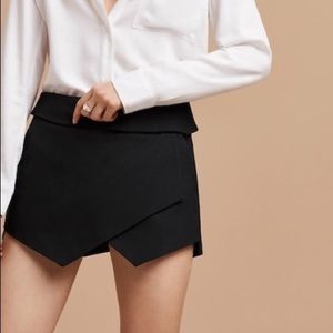Talula Aritzia Berklee Skort (Vintage) IN WHITE